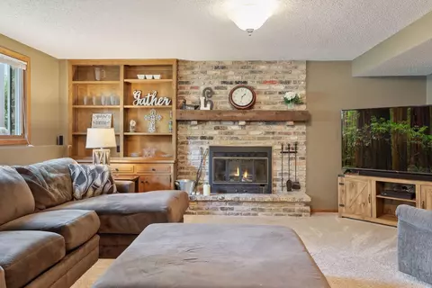 4925 W 96th St, Bloomington, MN 55437