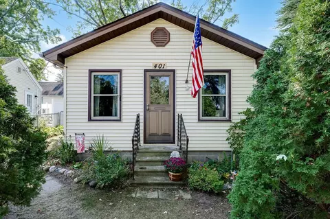 401 Stillwater Rd, Willernie, MN 55090