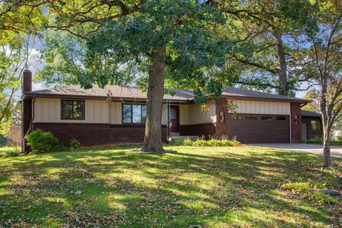 1081 Oak Rd, Shakopee, MN 55379