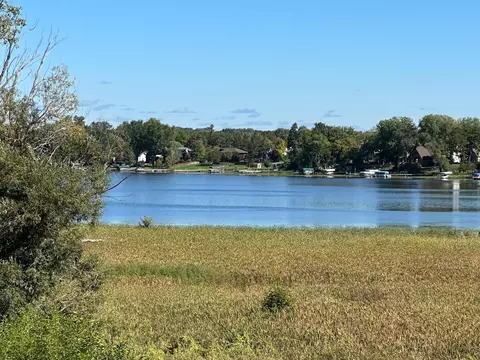 1304 W Medicine Lake Dr #311, Plymouth, MN 55441