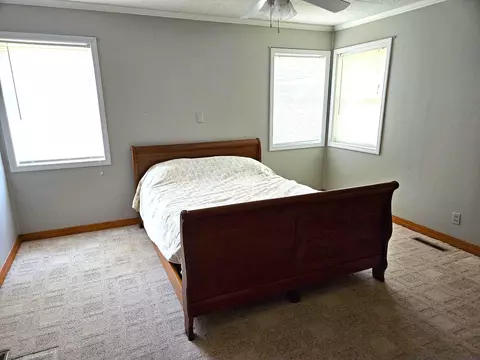623 E Johnson Ave, Warren, MN 56762 photo 6