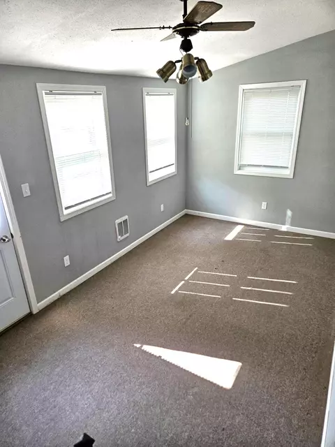 623 E Johnson Ave, Warren, MN 56762 photo 8