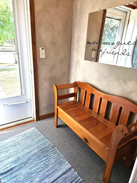 623 E Johnson Ave, Warren, MN 56762 photo 2