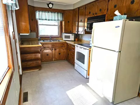 623 E Johnson Ave, Warren, MN 56762 photo 4