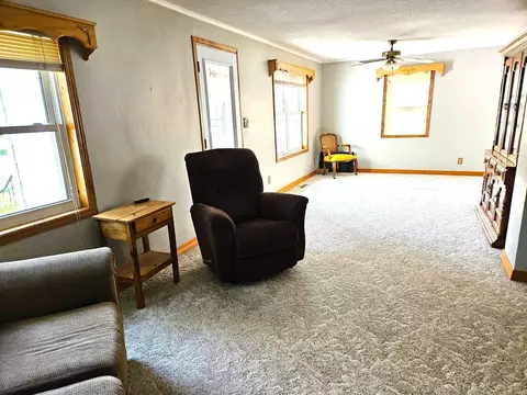 623 E Johnson Ave, Warren, MN 56762 photo 5