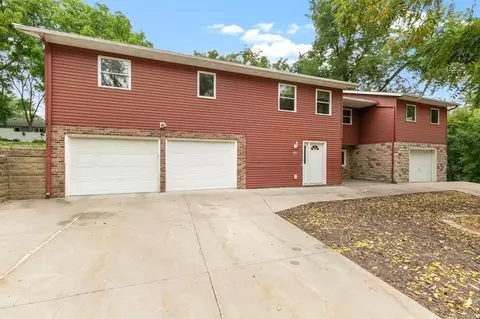 825 Linda Ln, Sauk Rapids, MN 56379