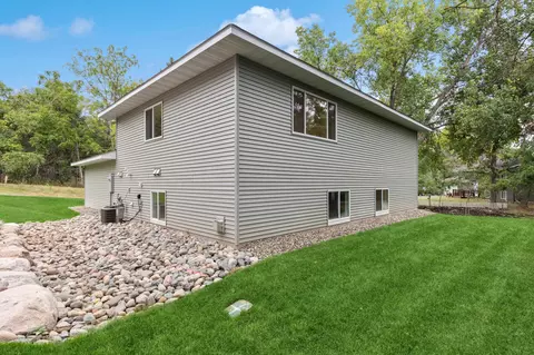 1393 Cleome Ln, Eagan, MN 55123 photo 19
