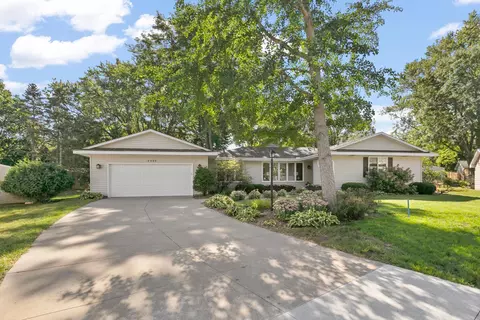2092 Cameron Cir, Woodbury, MN 55125
