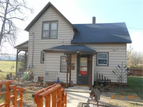 804 NW 2nd St, Blue Earth, MN 56013