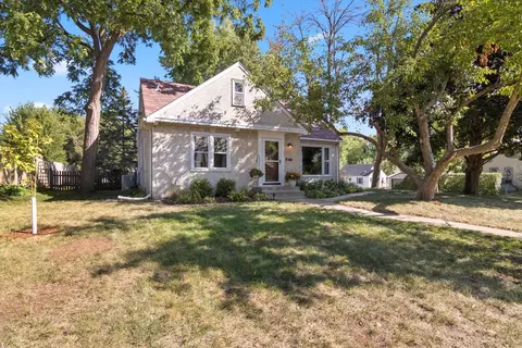 131 Arion St E, West Saint Paul, MN 55118