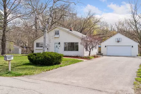1422 Park Dr, Mound, MN 55364