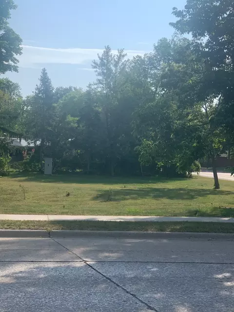 825 S Sibley Ave, Litchfield, MN 55355