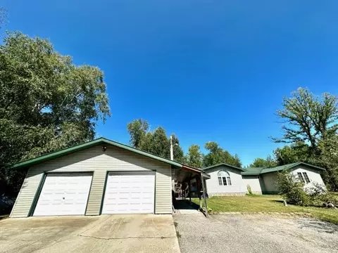 55374 349th St, Warroad, MN 56763