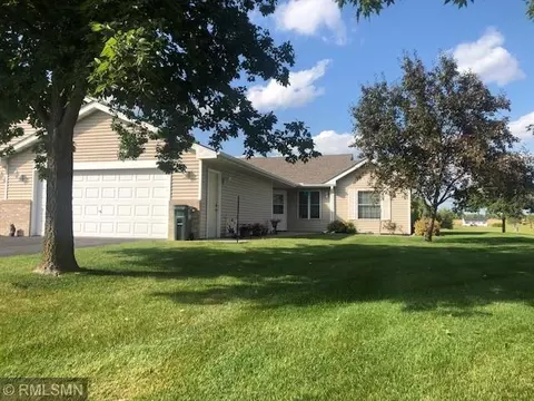 857 Greensview Ct NW, Hutchinson, MN 55350