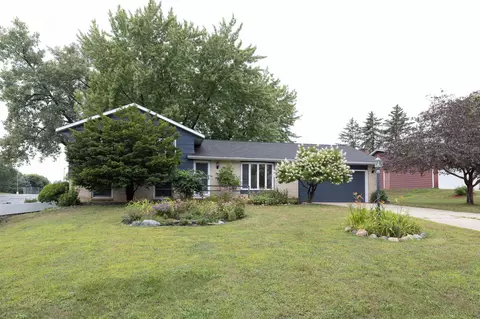 13421 Fairlawn Ct, Apple Valley, MN 55124