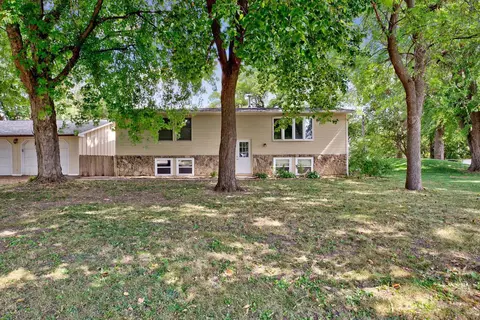 19191 Circle Dr, Mankato, MN 56001