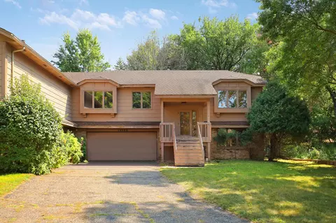 14300 Golf View Dr, Eden Prairie, MN 55346