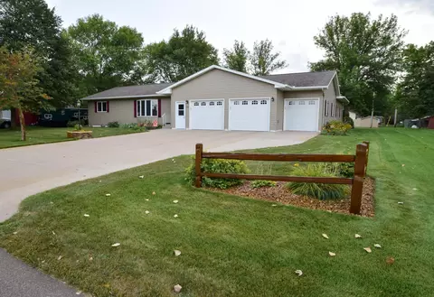 561 4th St NW, Richmond, MN 56368