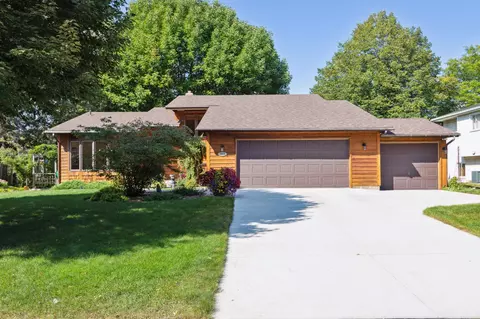 5913 Turtle Lake Rd, Shoreview, MN 55126