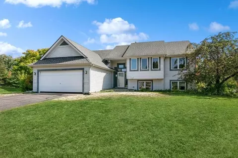 8009 Hemlock Cir, Eden Prairie, MN 55347