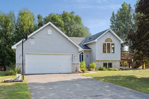 8877 Autumn Oaks Dr, Rockford, MN 55373