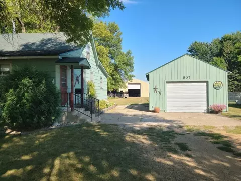 807 4th Ave SE, Wells, MN 56097