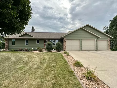 1933 Woodland Ct, Worthington, MN 56187