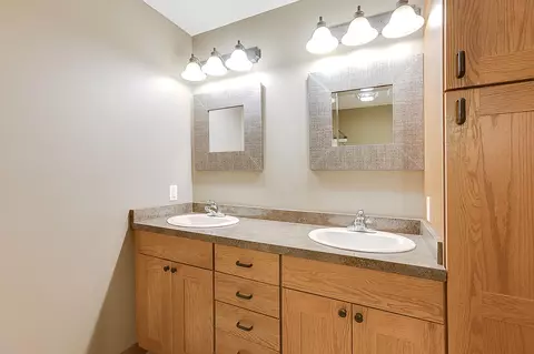 2183 Rushmore Dr, River Falls, WI 54022 photo 10