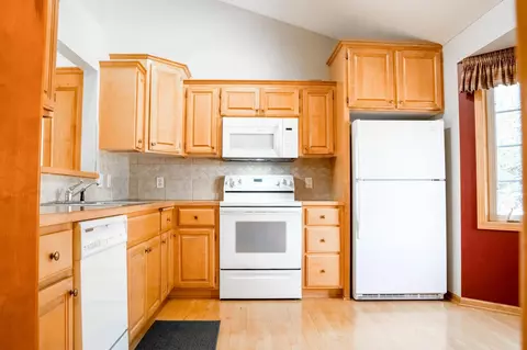 2135 Kennedy Dr, Faribault, MN 55021 photo 3