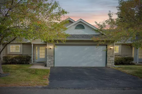 991 County Road D E, Maplewood, MN 55109