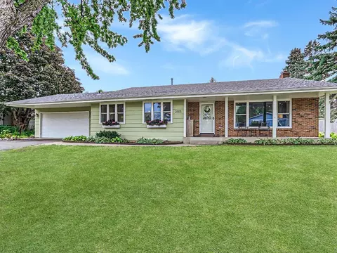 2505 Dana Dr, Burnsville, MN 55337