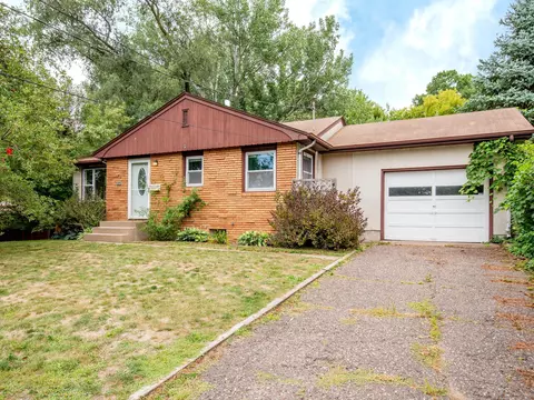 1276 Barclay St, Saint Paul, MN 55106