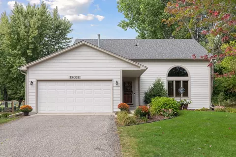 19032 Pleasantview Rd, Eden Prairie, MN 55346