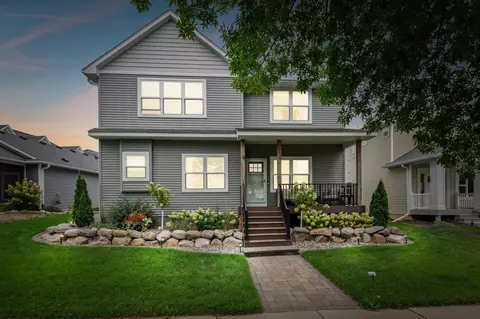2925 Clover Preserve Dr, Chaska, MN 55318