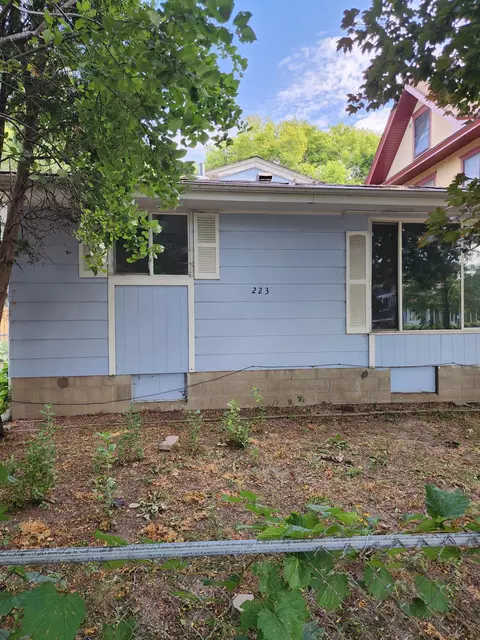223 Winifred St E, Saint Paul, MN 55107