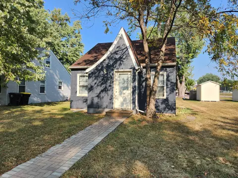 1325 2nd Ave N, Windom, MN 56101