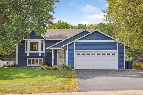 17415 Ithaca Ln, Lakeville, MN 55044