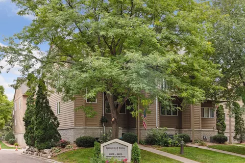 2828 Kenwood Isles Dr, Minneapolis, MN 55408