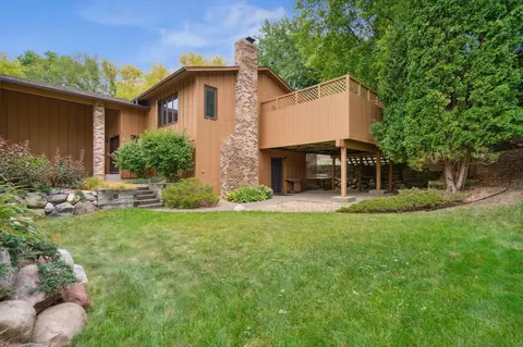 6485 Grandview Dr, Eden Prairie, MN 55346