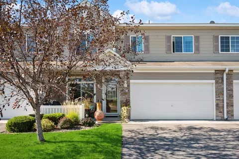 1790 Prescott Ct, Chaska, MN 55318