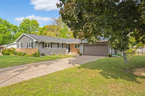 2316 Explorer Ct, Burnsville, MN 55337