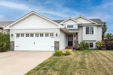 1388 Osprey Ct, New Richmond, WI 54017