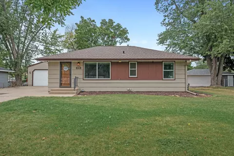 8746 Hale Ave S, Cottage Grove, MN 55016