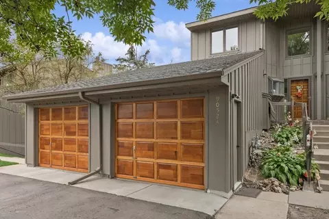 9052 Neill Lake Rd #A, Eden Prairie, MN 55347