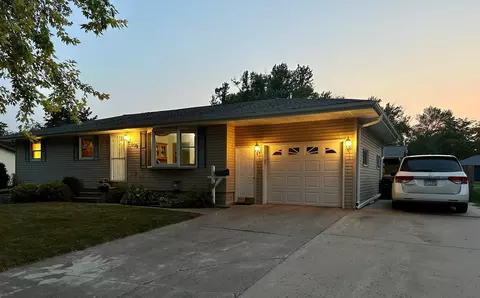 408 S 2nd St, Olivia, MN 56277