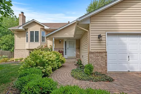 983 Ferndale St S, Maplewood, MN 55119
