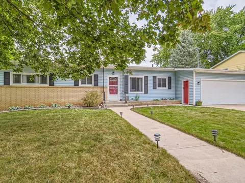 121 12th St S, Hudson, WI 54016