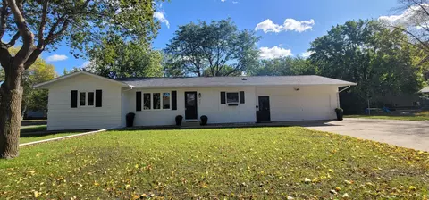901 S 2nd St S, Marshall, MN 56258