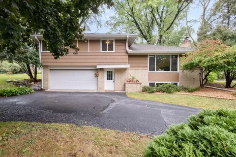 1046 Douglas Rd, Mendota Heights, MN 55118