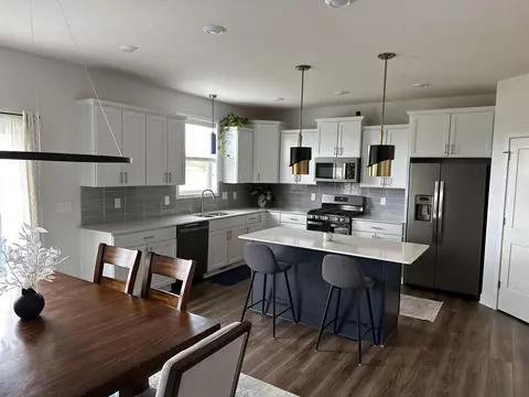 1663 71st St W, Inver Grove Heights, MN 55077